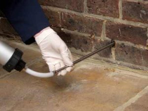 Inyección de gel contra humedades de capilaridad en pared